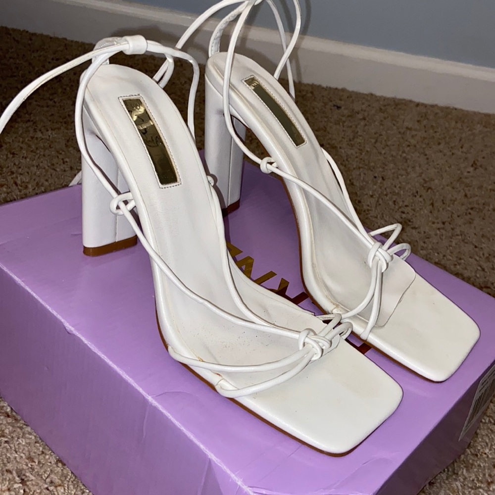 BILLINI WHITE LACE UP 3 INCH HEELS